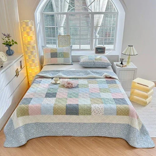 Floral Patchwork Quilt-Blue Floral Patchwork Quilt-Blue